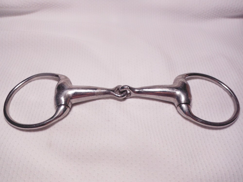 VINTAGE EGGBUTT SNAFFLE BIT ~ VERY LIGHT WEIGHT.