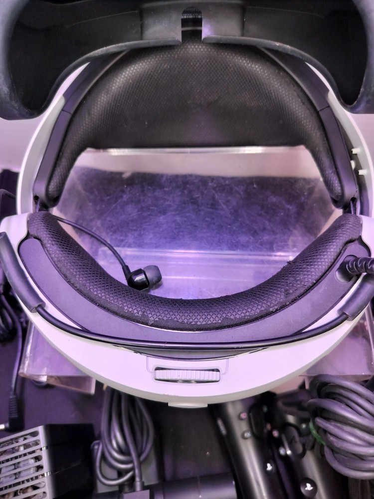 Sony PlayStation VR PS4 Version 1 Virtual Reality Headset Bundle AS-IS UNTESTED