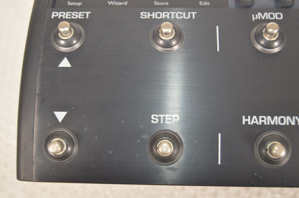 TC-Helicon VoiceLive 2 Vocal Multi-Effects Processor Pedal Effector W/ Manual