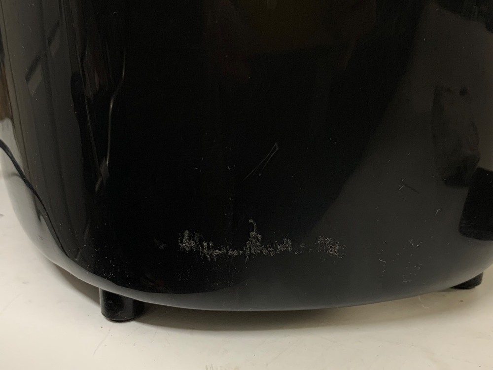 West Bend 41300 Dual Blade 2.5 lbs. Bread Maker & Dough Machine