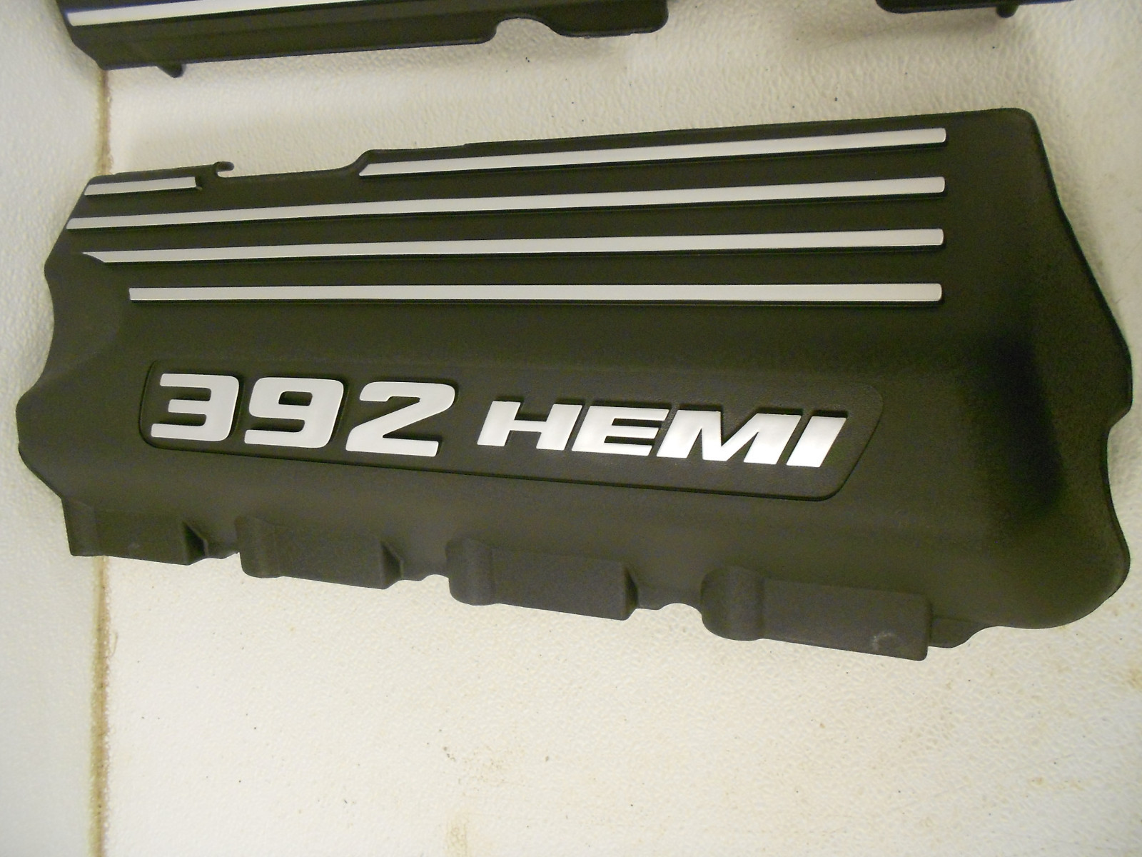 Factory OEM Genuine MOPAR SRT SRT8 R/T Engine Wiring Cover Valve 392 Set L & R