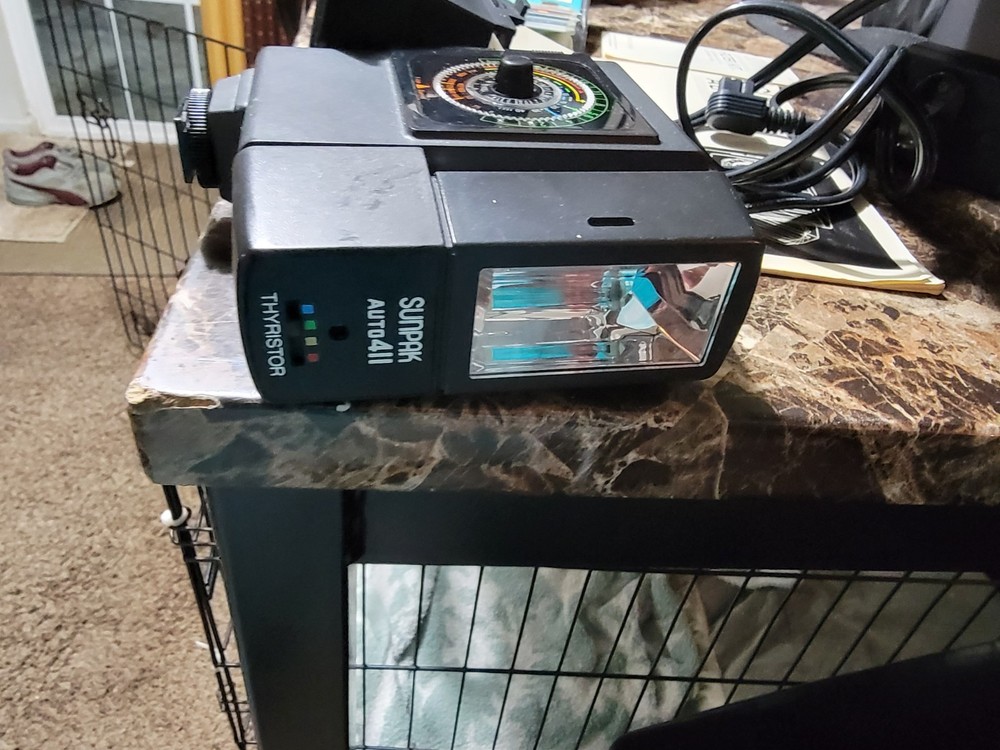 Sunpak Thyristor Auto 411 Electronic Flash Unit Used With Case