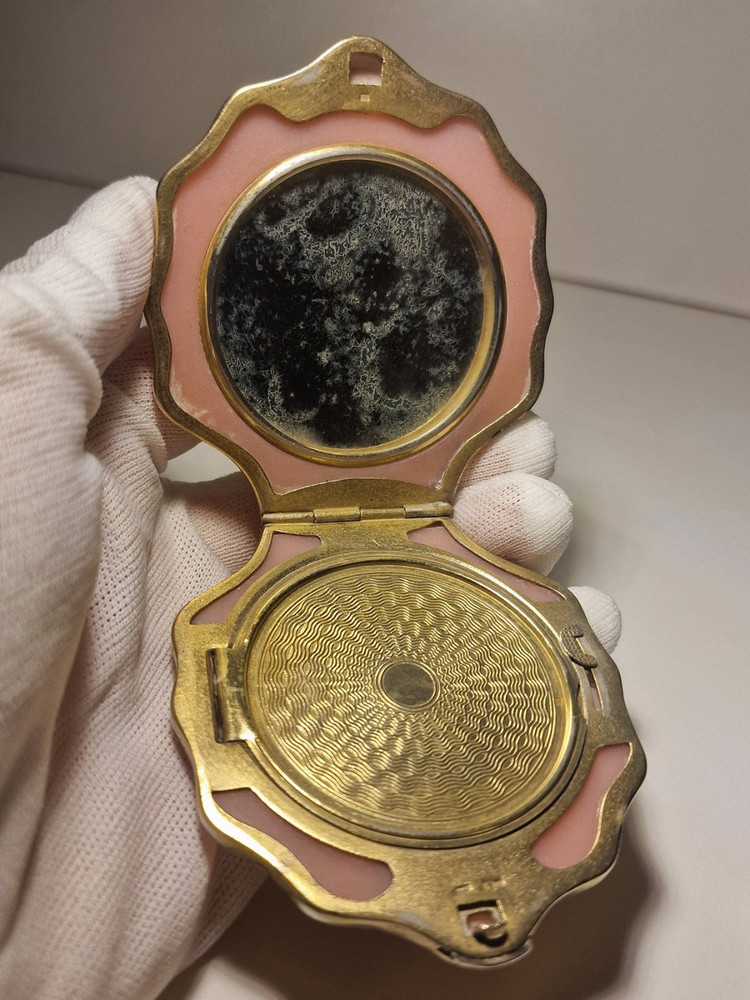 Russian powder box