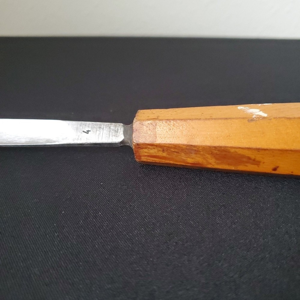 VINTAGE MARKED BUT UNKNOWN BEVEL EDGE CHISEL #4