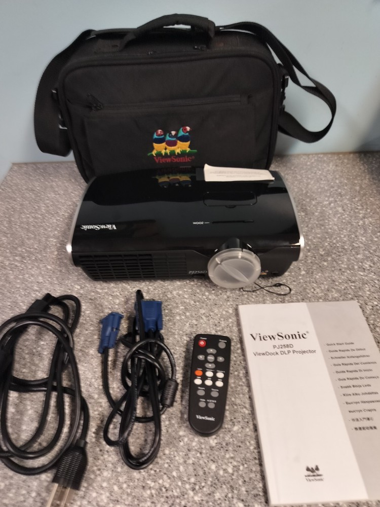 ViewSonic PJ258D Projector w/Case