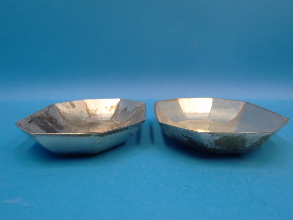 Lot of Two Metal Brass Silverplate Unmarked Soap Dishes Bowls Bathroom Décor