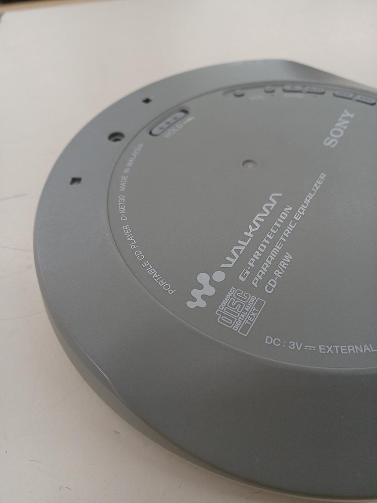 CD WALKMAN Model D NE730 SONY