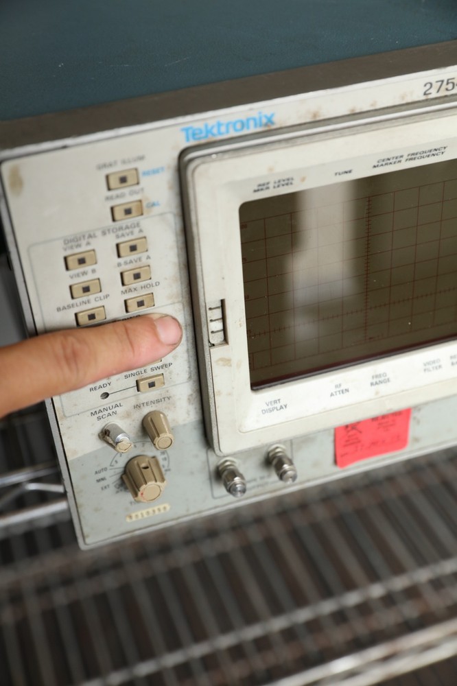 Tektronix 2754P Spectrum Analyzer As Is