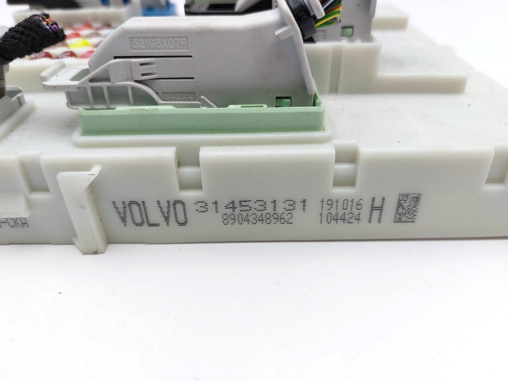 FUSE RELAY BOX 31453131 VOLVO V40 2016