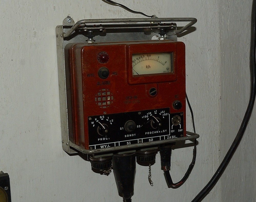 DPS-68 ONBOARD GEIGER COUNTER TANKS BUNKER SHELTERS NOT TESTED
