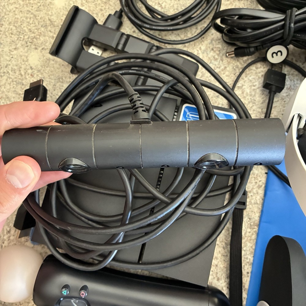 Sony PlayStation VR PSVR (PS4) CUH-ZVR2 Headset/Controllers/Camera Bundle