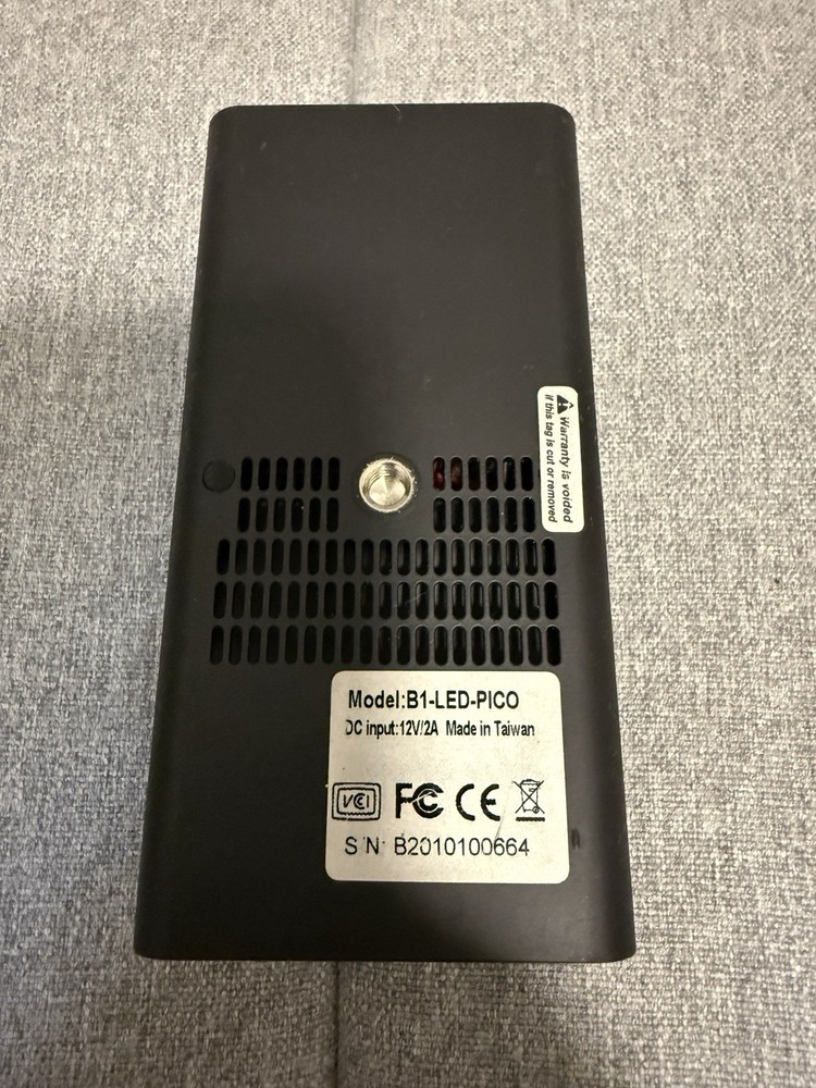 FAVI Mini LED Projector Business Edition