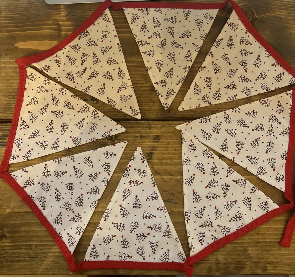 Handmade Christmas Tree 🎄Bunting , 8 FLAGS, FREE POSTAGE