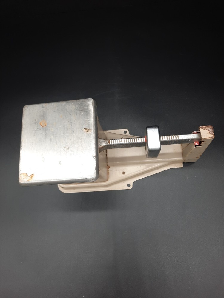 Vintage 1982 USPS Metal 16 Oz Postage Scale