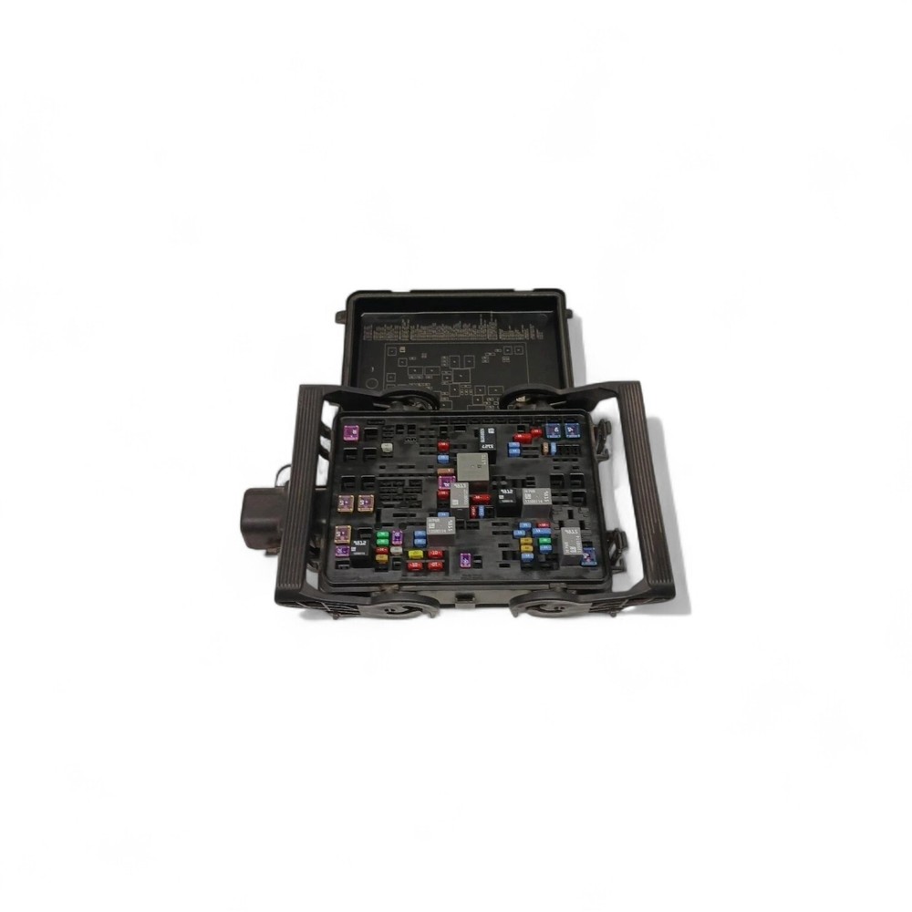 2017–2018 Chevrolet Silverado 1500 Engine Fuse Box – OEM