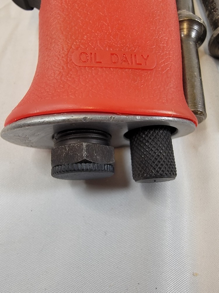 Husky Tools Pneumatic Air Hammer HDT103 w/ Chisel Bits