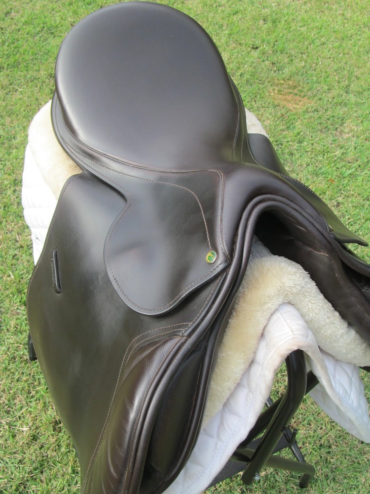 18.5" COUNTY CONQUEST close contact jumping saddle- MN tree- wool flocked-2015