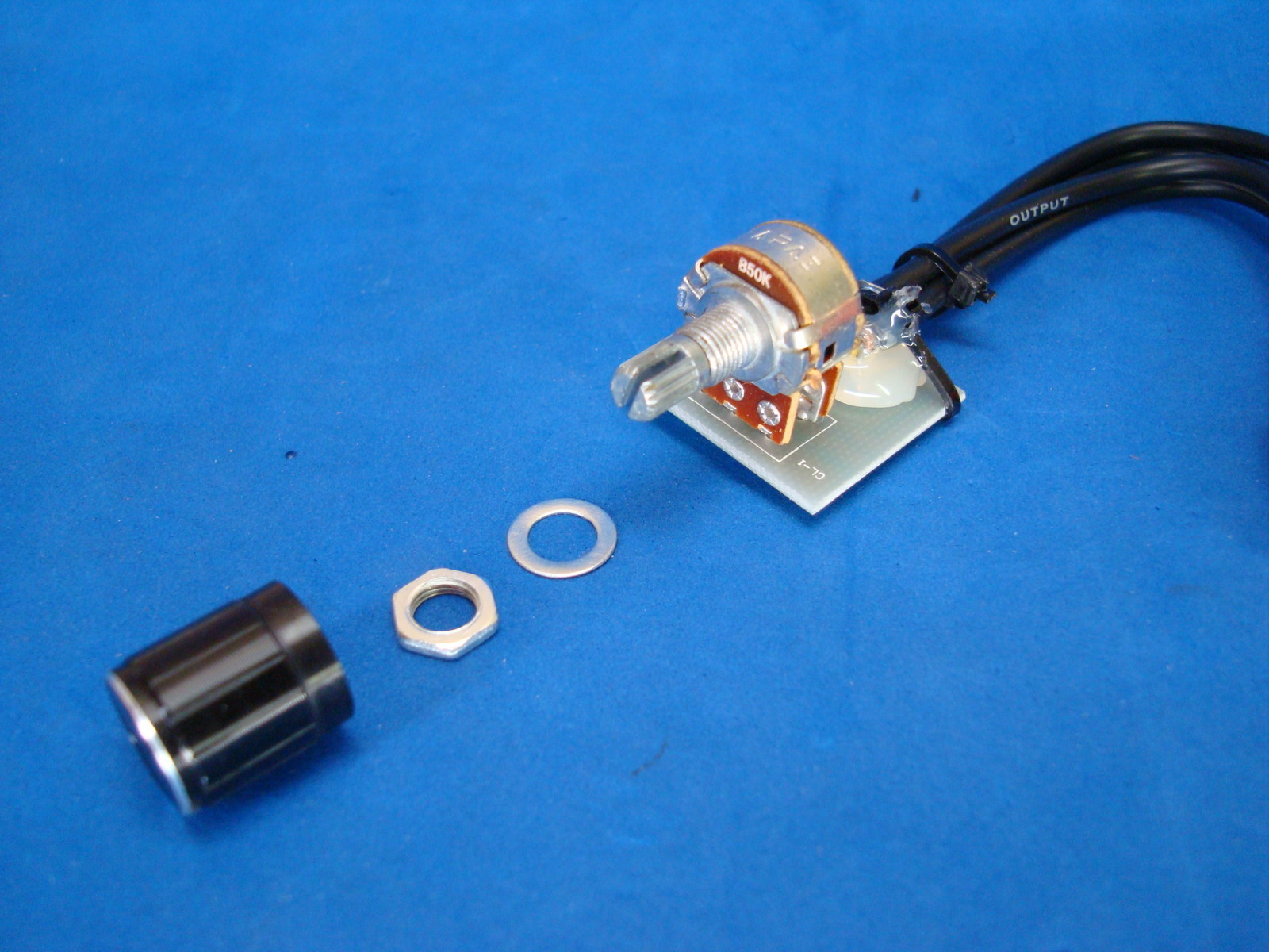 CUSTOM FLUSH MOUNT AMP AMPLIFIER RCA REMOTE BASS BOOST GAIN KNOB LEVEL US SELLER