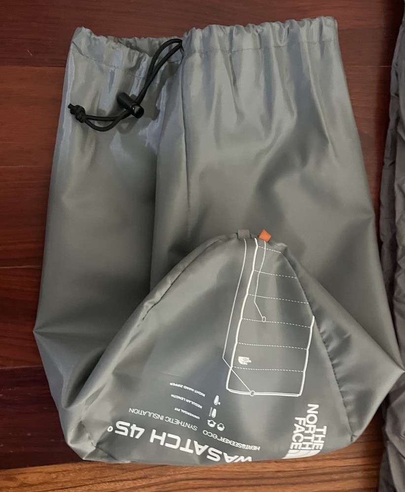 NWT! The North Face Wasatch 45 Sleeping Bag REG/RH Rectangular w/ Stuff Sack