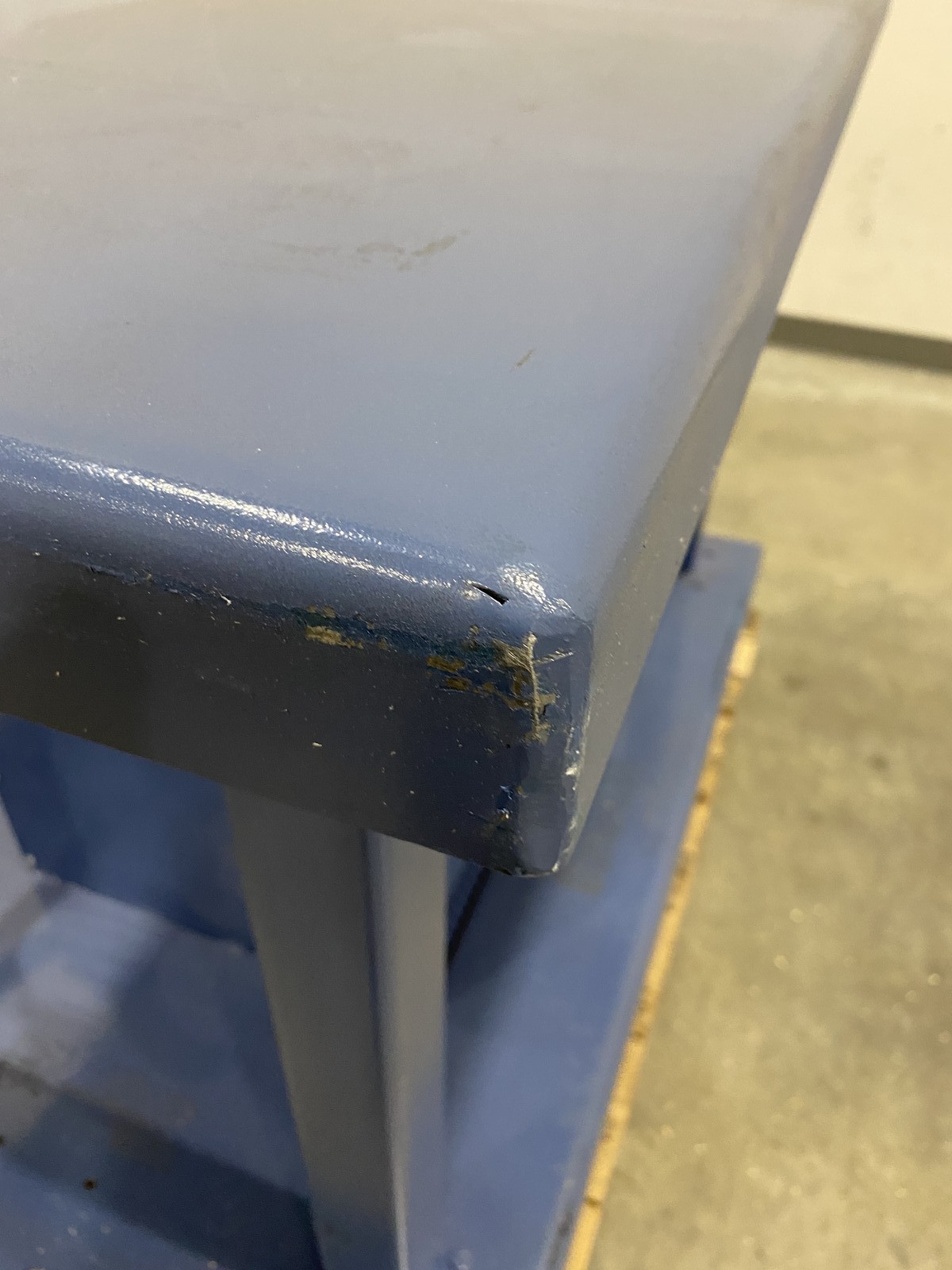 Wesco 32” x 48” Powered Lift Table 4000 Lb. Capacity 261105