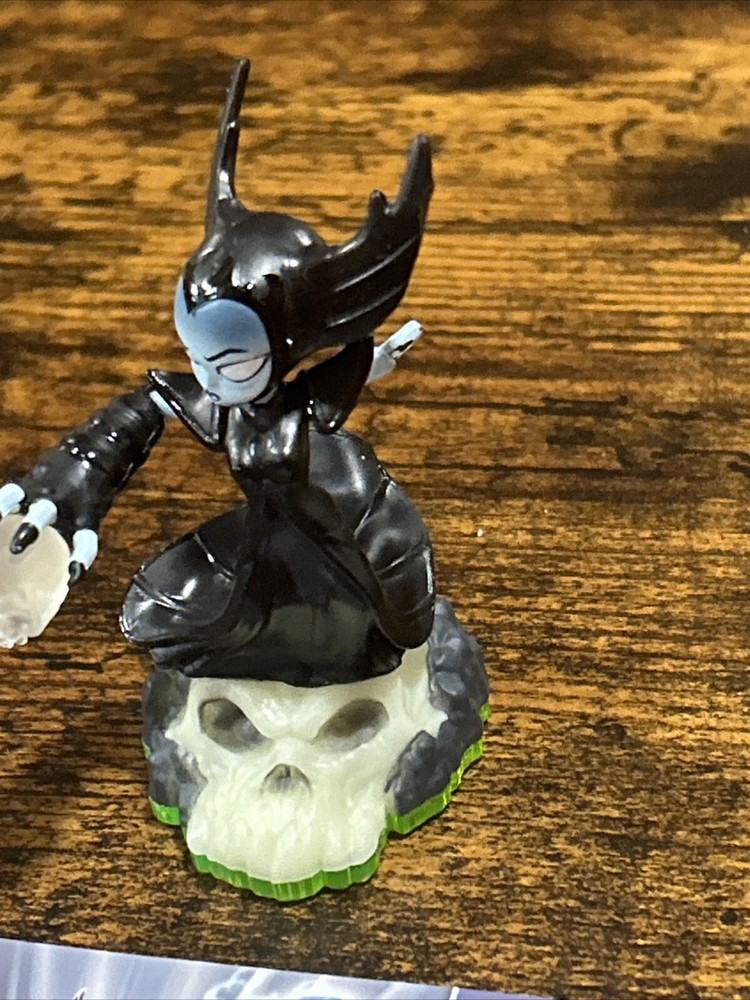 Set Of 4 Skylanders Characters With Cards