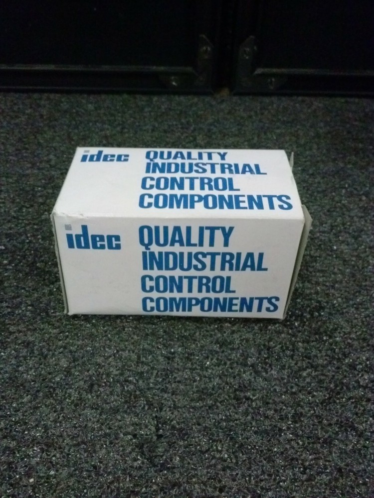 IDEC Type YC10 Red Round Miniature Pilot Pushbutton Switch