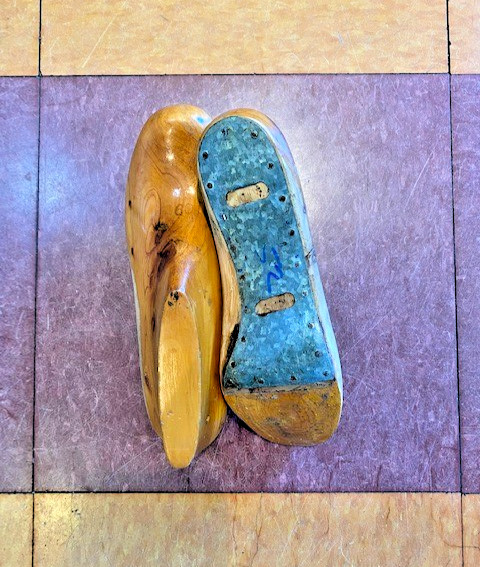 vintage women's maple wood shoe lasts size 6 circa 1960's private collection