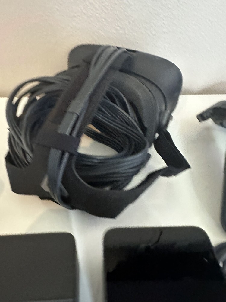 HTC Vive VR Headset Complete Set Full Kit System Steam VR PC Virtual Reality