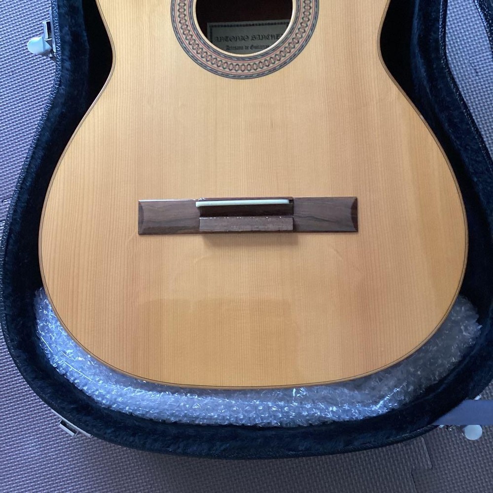 Antonio Sanchez Estudio 1spruce Classical Guitar With Case