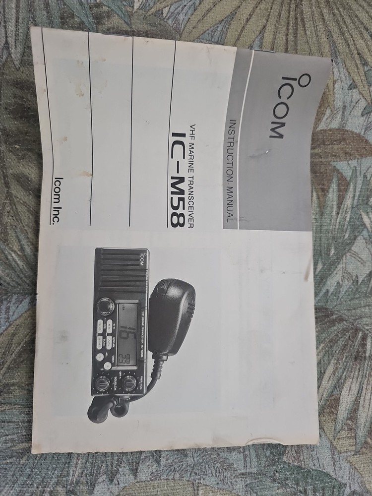 ICOM ic-M57 VHF Marine Transeiver (3)