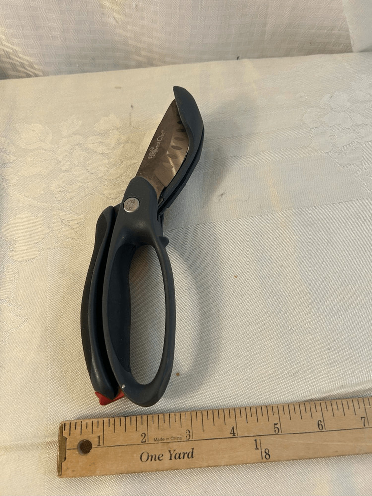 Pampered Chef chicken chef scissors