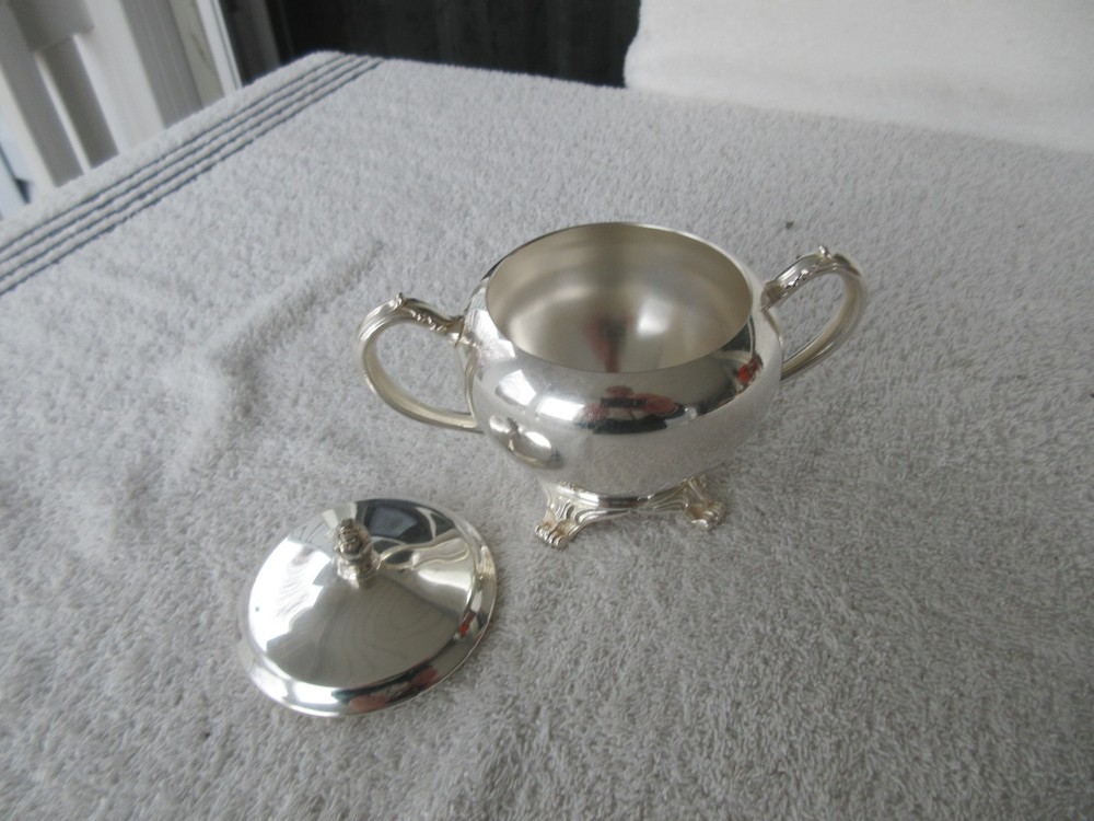 QUALITY~~ ~[ ONEIDA LTD ] SILVERPLATED LIDDED SUGAR BOWL ~CLEAN!!!!