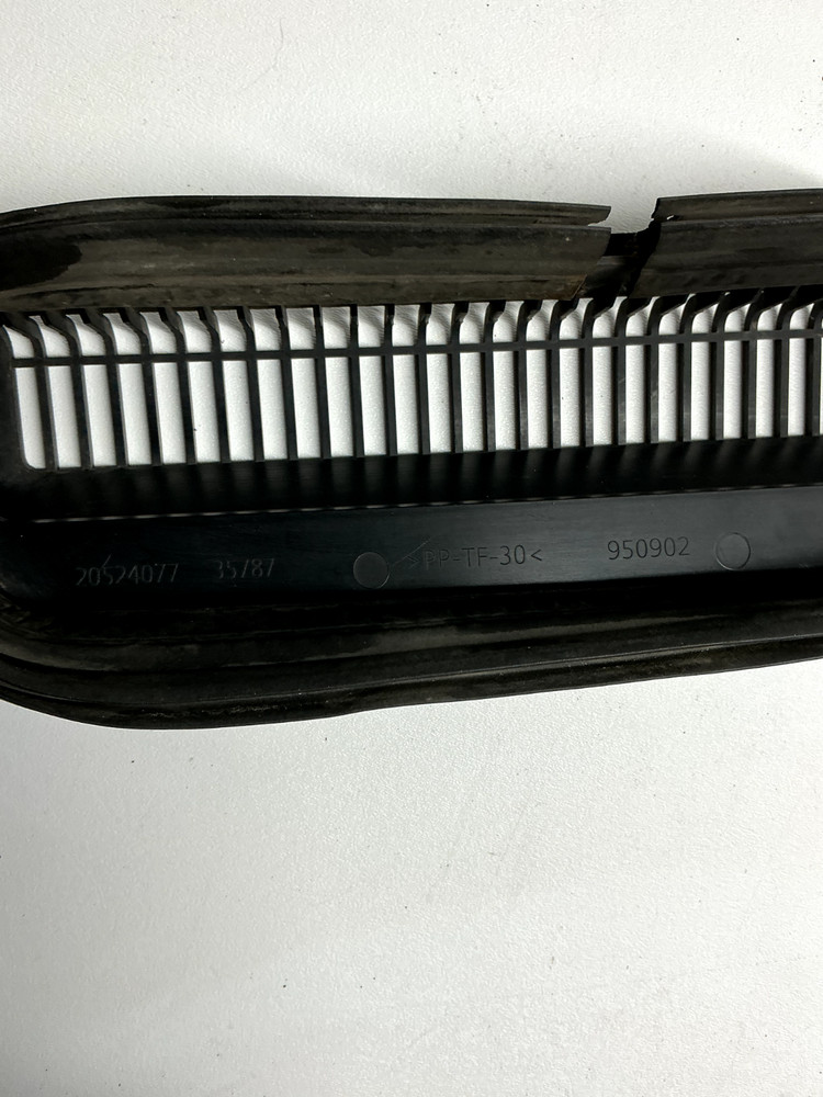 20524077 VOLVO VNL PLASTIC