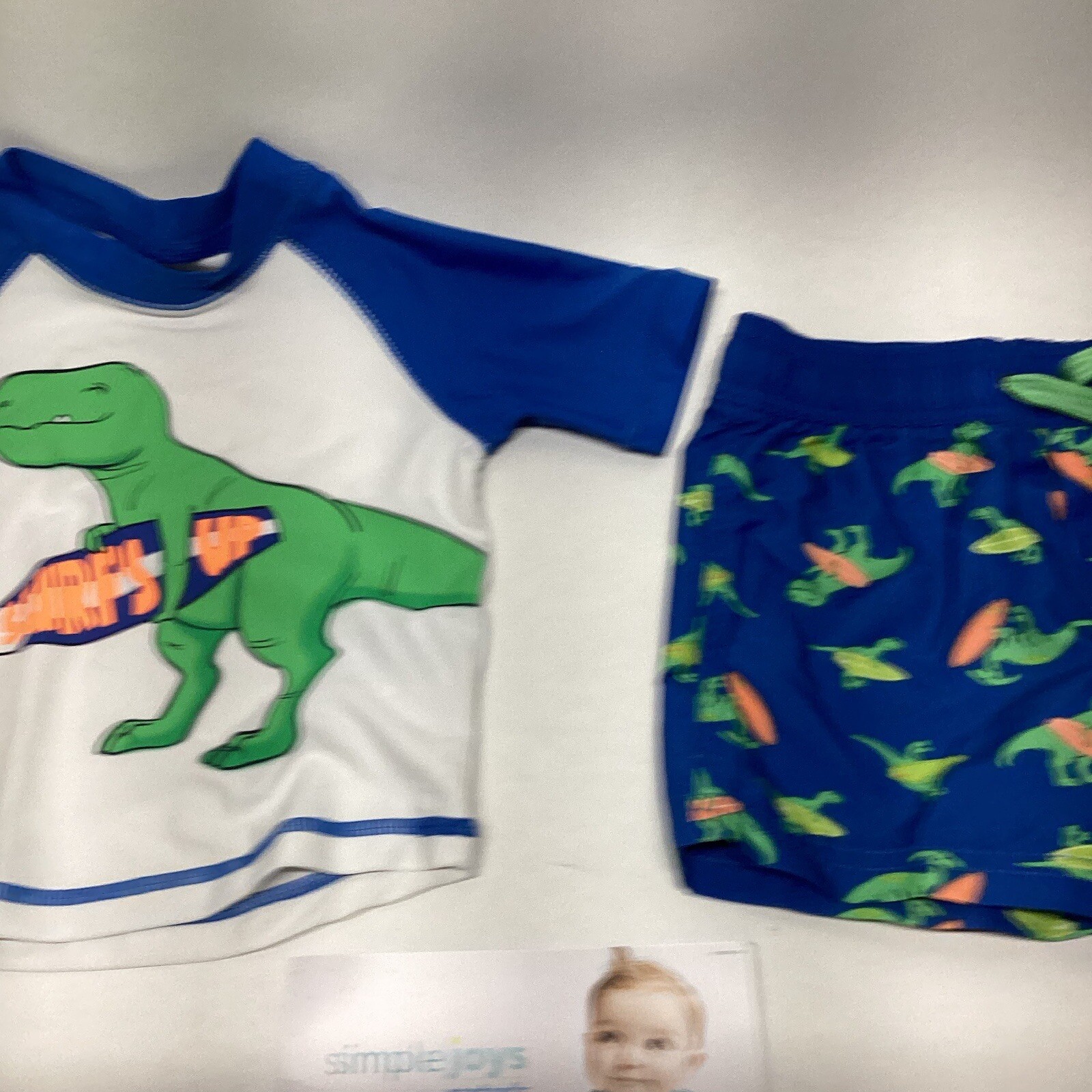 Simple Joys by Carter's baby-boys 2-piece Swimsuit Trunks & Rashguard Shirt 18m