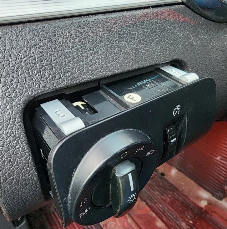 2005-2009 Mustang (S197) headlight switch panel clips SET OF 2