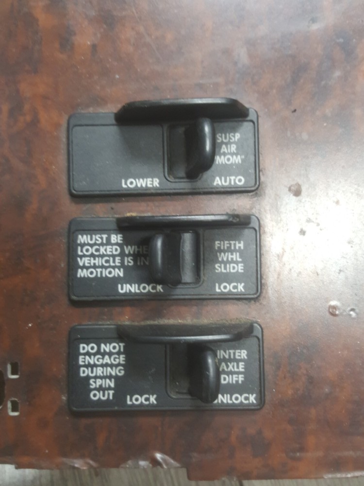 FREIGHTLINER DASHBOARD PANEL CLUSTER A06-40924-000 / N99642