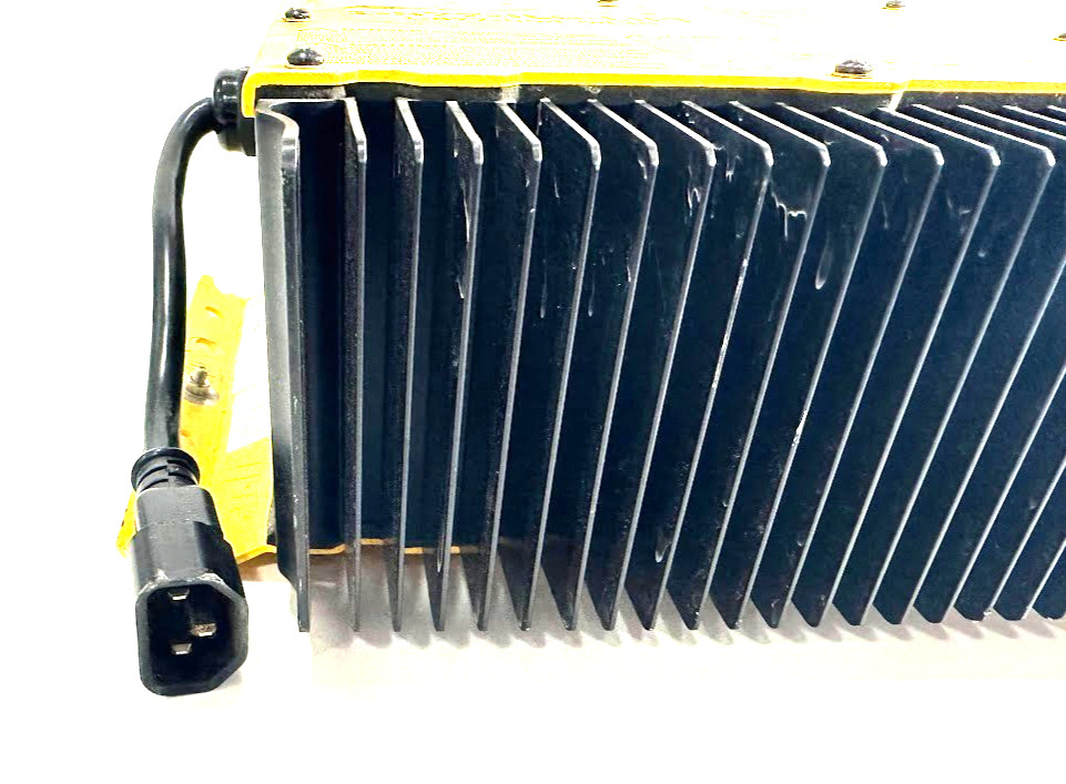 JLG BATTERY CHARGER 1001112111-1930ES 2630ES 3246ES 2030ES 2646ES PRE-OWNED 24 V