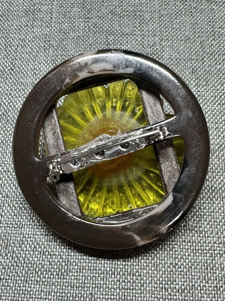 BAKELITE BROOCH