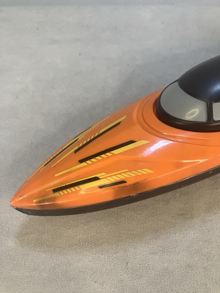 XVB Remote Control High Speed Full Function Speed Boat No remote/ Seems Glued