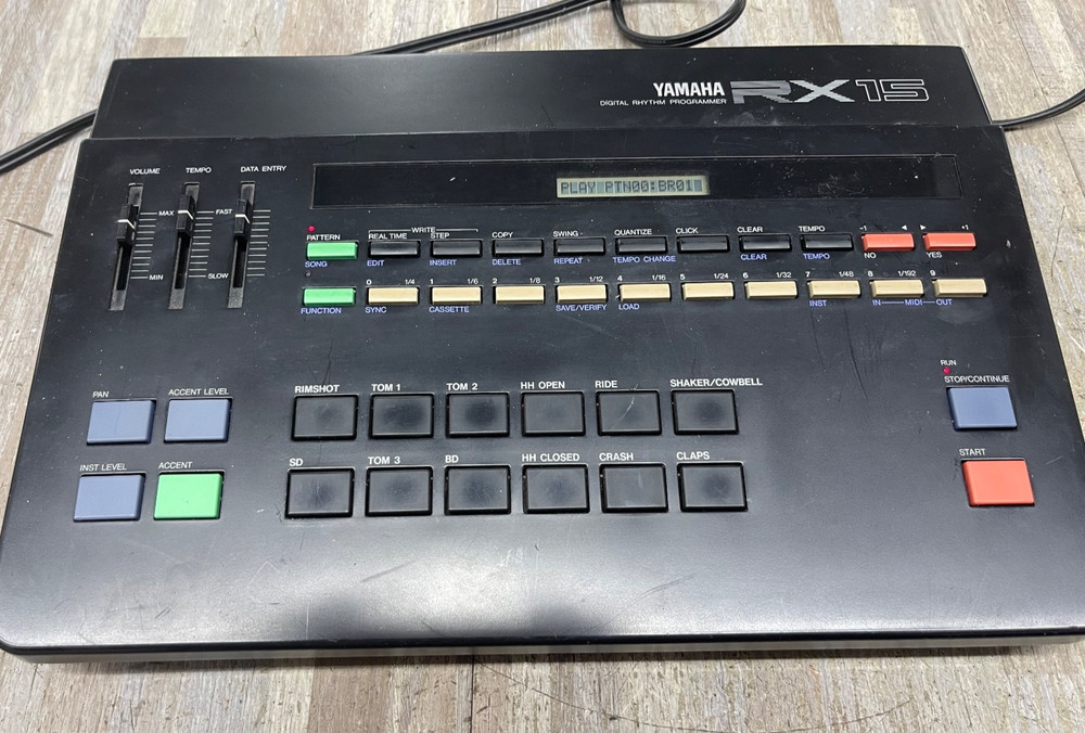 YAMAHA RX15 Digital  Drum Machine