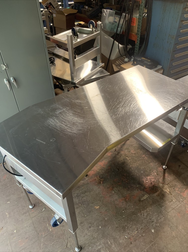 CAROLINA MECHANICAL ADJUSTABLE STAINLESS STEEL CLEANROOM TABLE