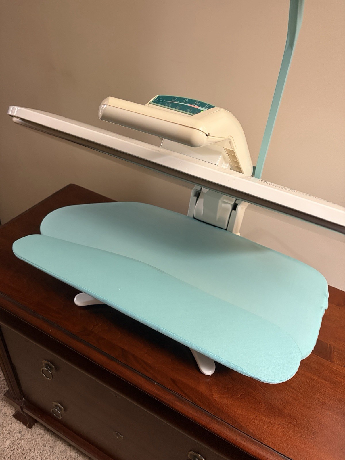 Elnapress Opal Professional Finish Swiss Ironing/Presser in Very Good Condition