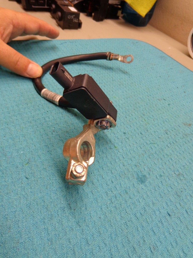 MERCEDES E300 17 18 19 - NEGATIVE BATTERY SENSOR CABLE