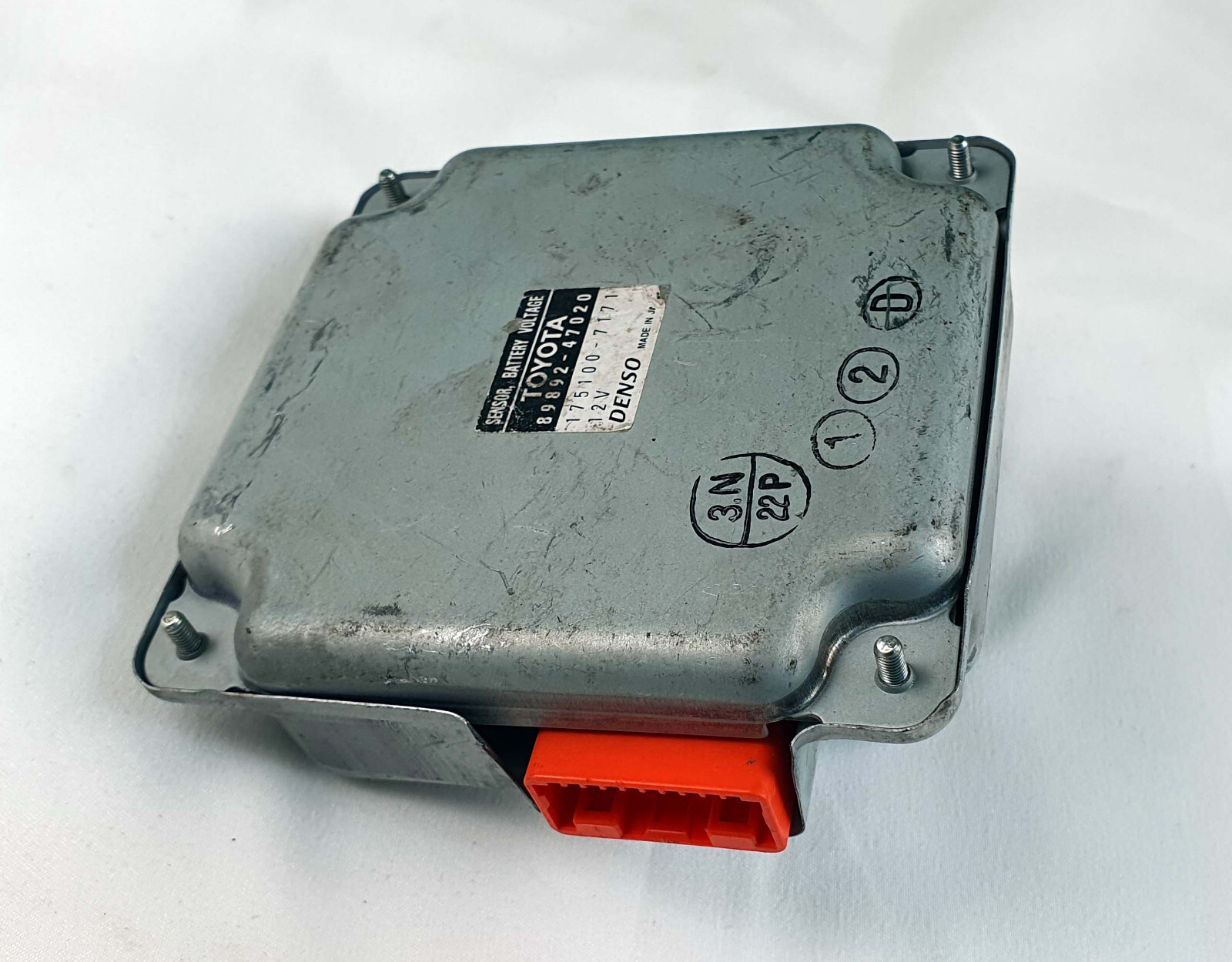 Toyota Prius Hybrid 2010-2015 Bettery Voltage Sensor Control module 89892-47020