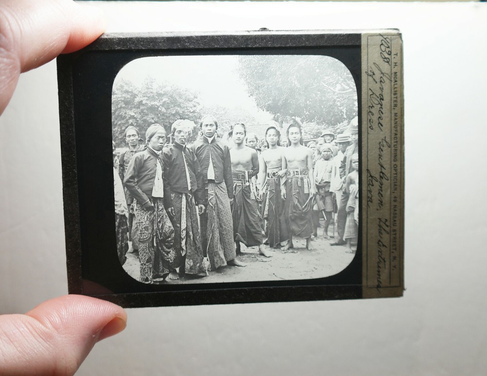 Javanese Java gentlemen topless GLASS SLIDE