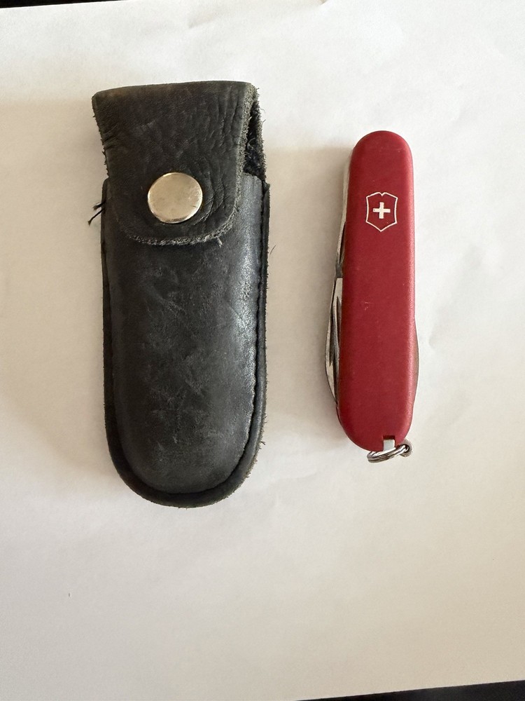 Two Old Pocket Knives. Single One Is A Fixed Blade. 2nd Is Utility Knife. Sharp