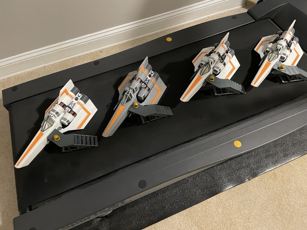 Battlestar Galactica Colonial Viper MK1 3.75" Play Set. Includes Viper, Display