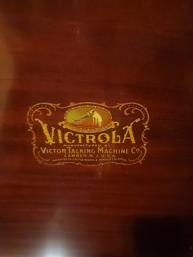 1906 Victrola