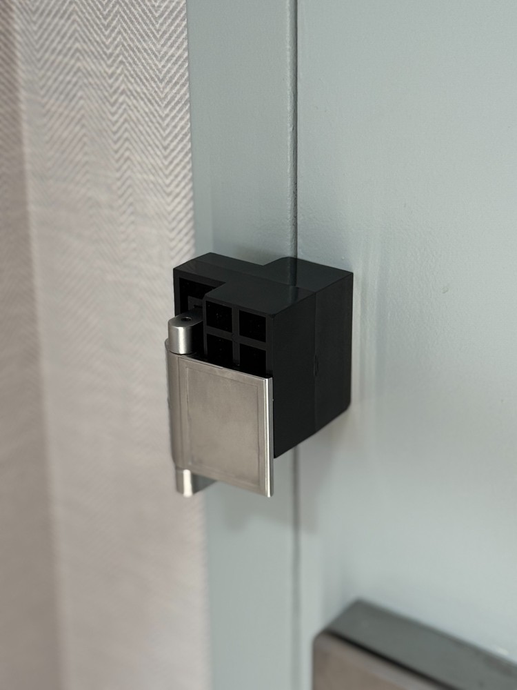 BlockLock portable security device for modern hotels