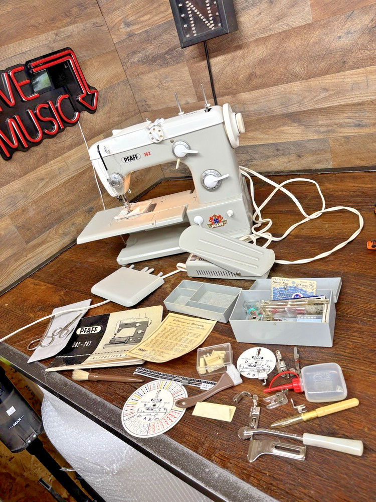 Vintage PFAFF 362 Automatic Sewing Machine IN GOOD CONDITION